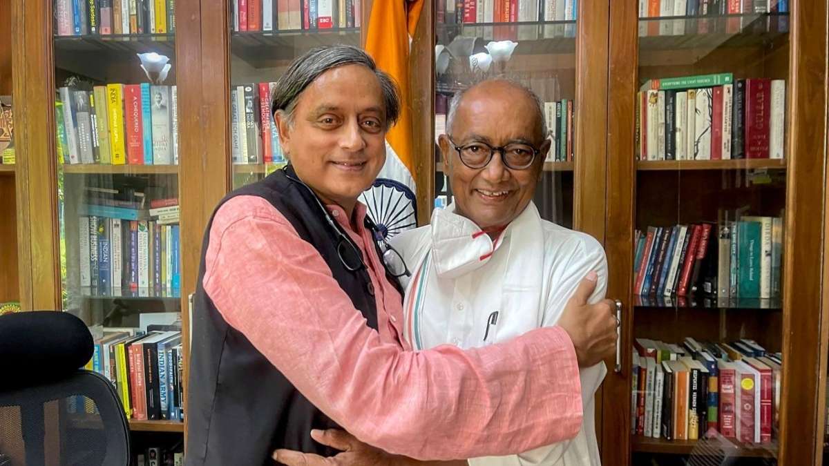 Congress leaders Shashi Tharoor and Digvijaya Singh meet in