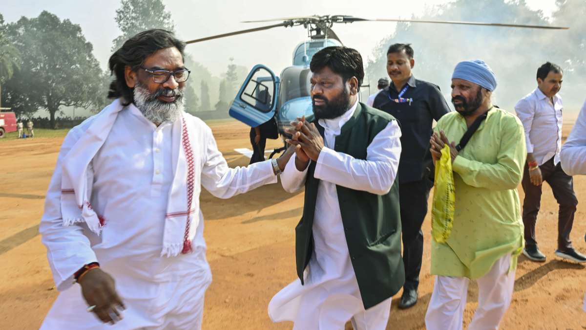 Jharkhand Chief Minister Hemant Soren with JMM leaders