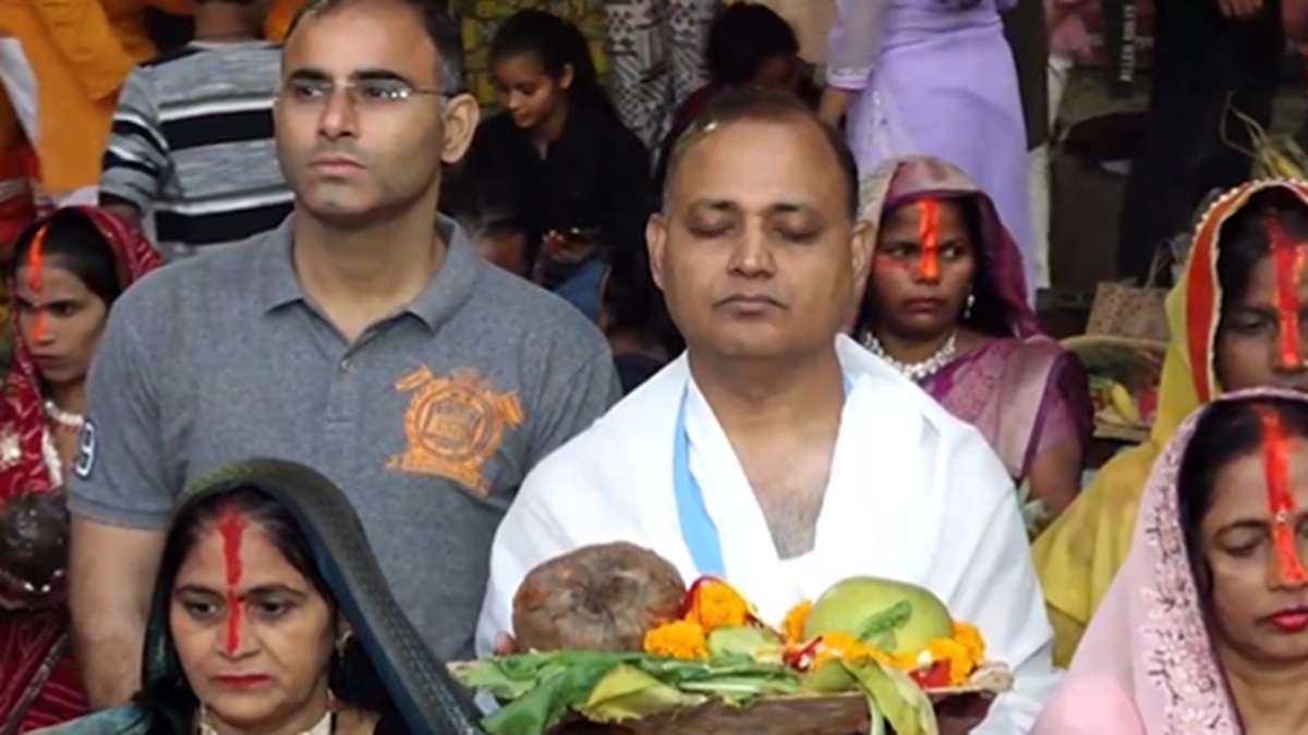 Chhath Puja 2024, Chhath Puja, India celebrates as vratis devotees offer Usha Arghya to rising sun, 