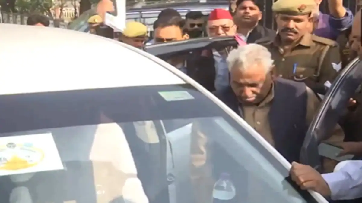 SP leader Mata Prasad Pandey stopped by police outside his