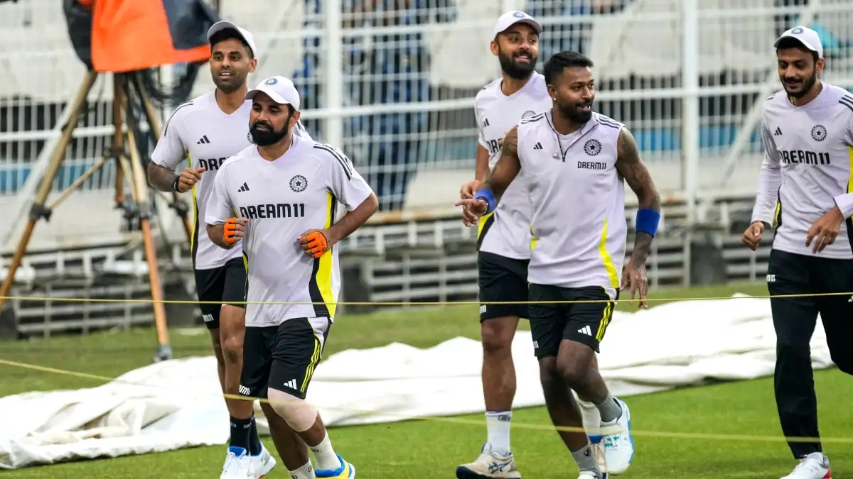Mohammed Shami with other Indian players.