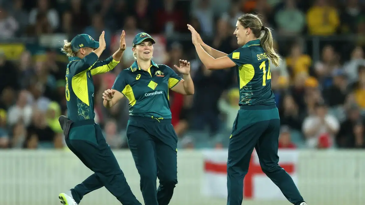 Australia women beat England women