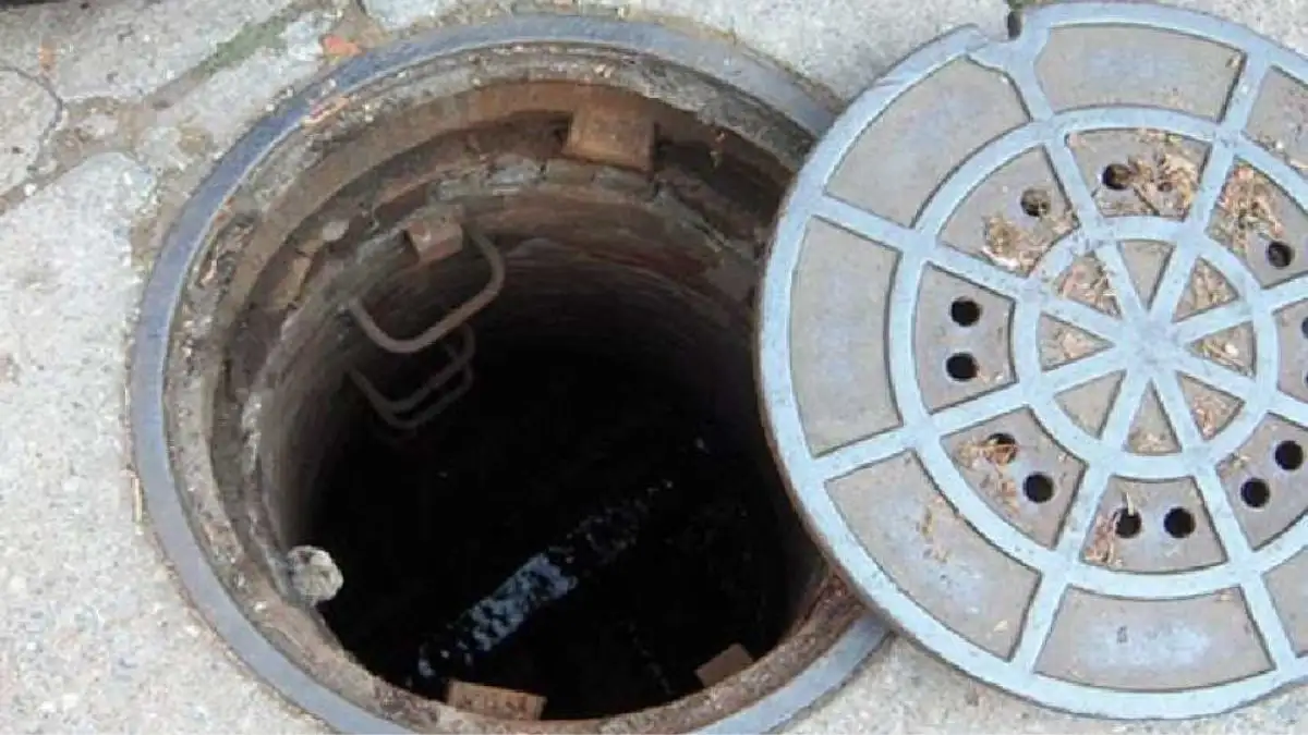 manhole gujarat 