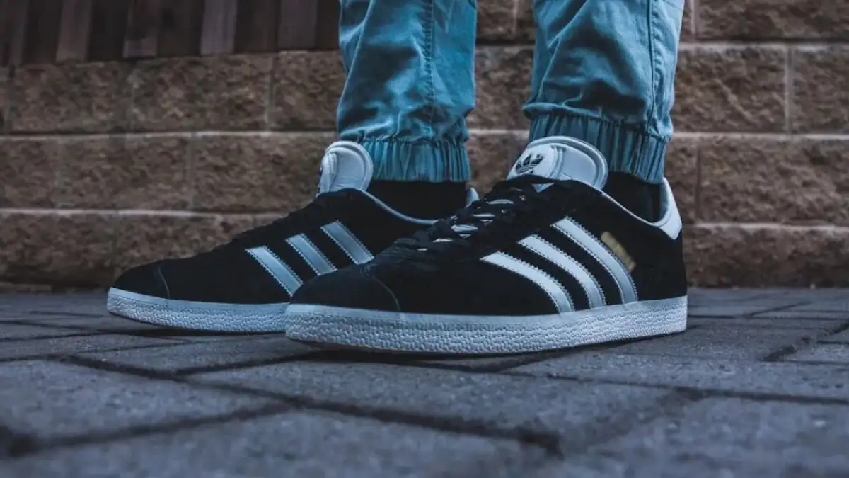 Mob attacks foreign students for wearing footwear at dargah in Gujarat's  Vadodara, five arrested | Mob News – India TV