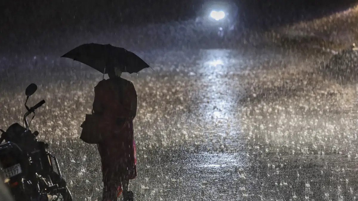 Traffic jams, waterlogging in Bengaluru after heavy rains: IMD