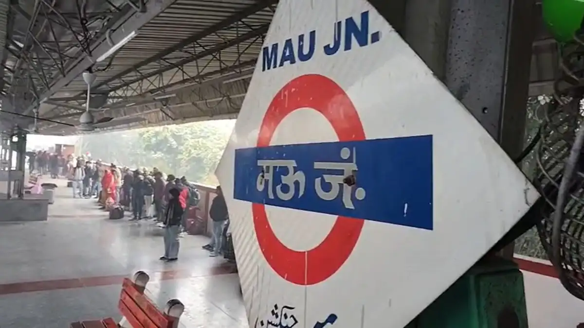 Kashi Express Bomb Threat: Mau स्टेशन खाली, Security Alert 2 Image