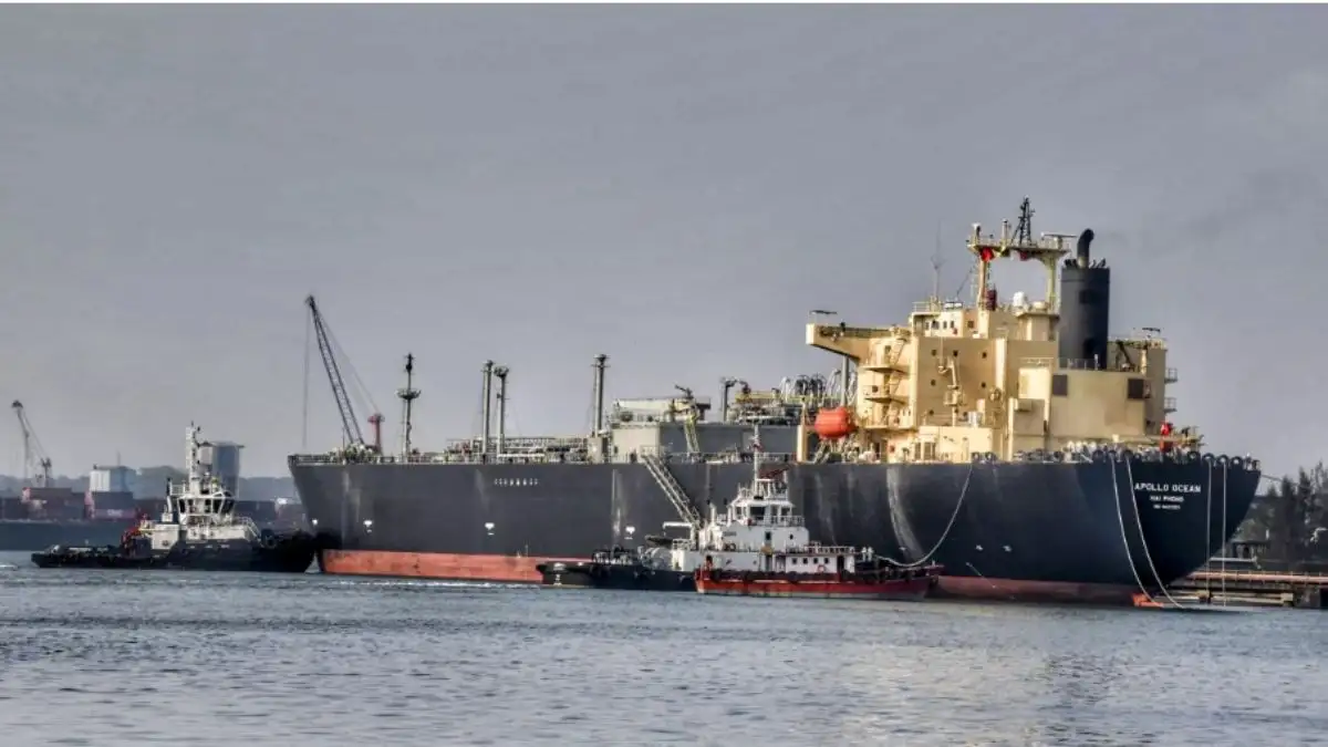 Two more India-bound petroleum vessels cross Strait of Hormuz, Navy on  standby | World - India TV News
