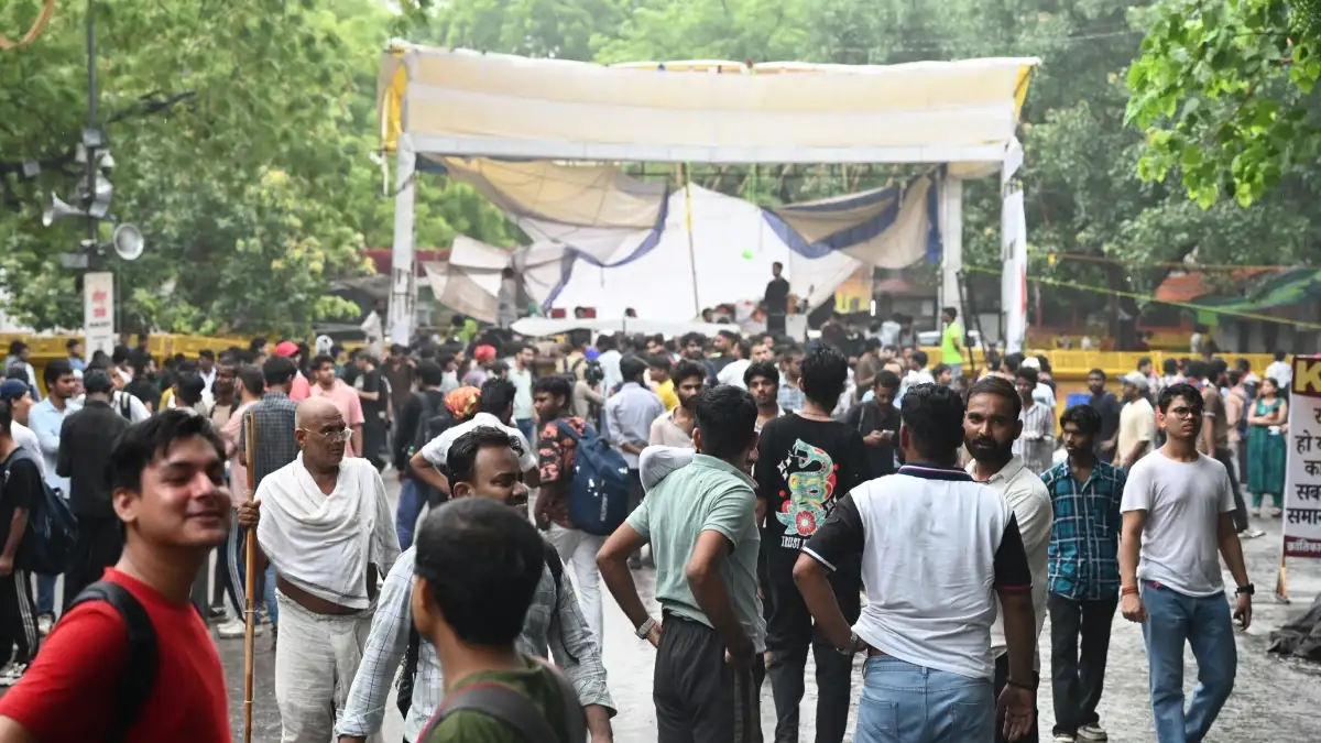 NEET paper leak protests LIVE: CJP stir continues at Jantar Mantar amid heavy barricading across Delhi - India TV News
