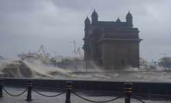 Strong sea waves near the Gateway of India as cyclone