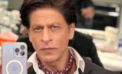 Shah Rukh Khan thanks fans for celebrating 30 years of his Bollywood journey by sharing a mirror sel