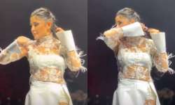 Turkish singer Melek Mosso chopped off her long hair on stage
