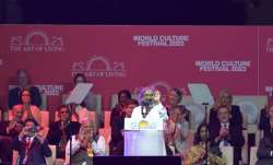 Gurudev Sri Sri Ravishankar addressing the gathering on Day