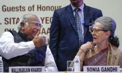 Mallikarjun Kharge with Sonia Gandhi 