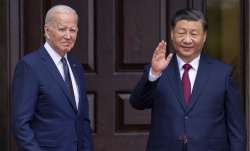 Chinese President Xi Jinping (R) with his US counterpart Joe Biden