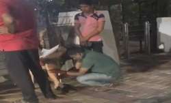 On-duty Pune traffic cop gets massage from a youth