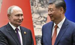 Russian President Vladimir Putin (L) with his Chinese