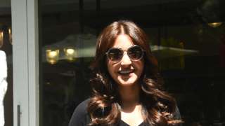 anushka sharma hair colour