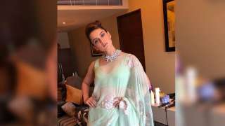 Kangana is pro at pulling off traditional outfits