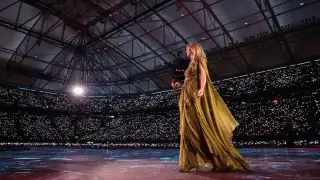 During her tour in France, Swift picked a green chiffon