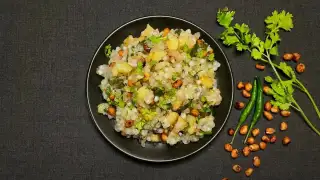 Sabudana Khichdi: Made with tapioca pearls (sabudana), this