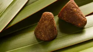 1. Keeps you warm naturally: Jaggery produces passive heat