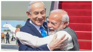 PM Modi was received by PM Netanyahu and his wife 