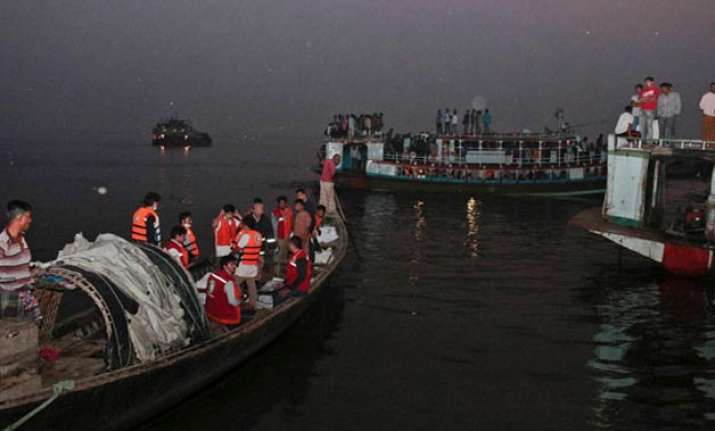 5 youths drown as boat capsizes
