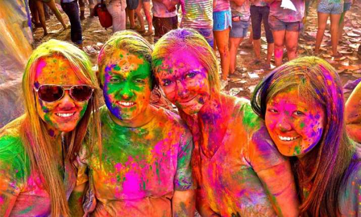 How about EDM tracks coupled with sizzling snacks this Holi?