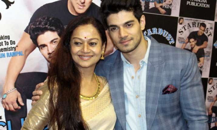 Sooraj Pancholi with mom Zarina Wahab
