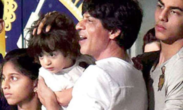 Shah Rukh Khan with his kids Aryan, Suhana and AbRam