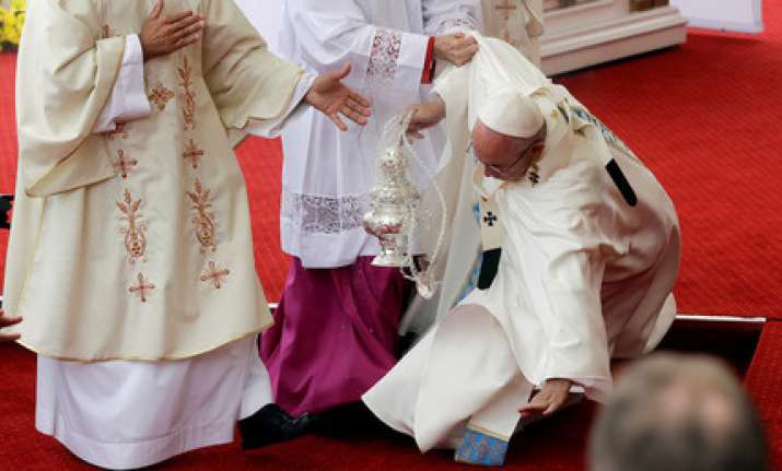 Pope Francis falls while conducting Mass in Poland