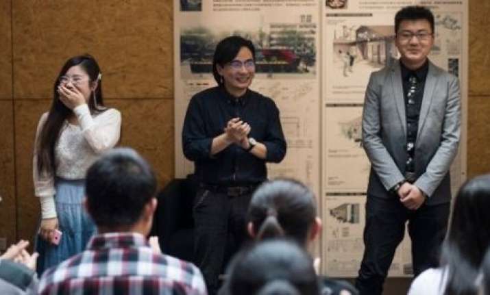 Xie Shu, a professor in the University of China teaching