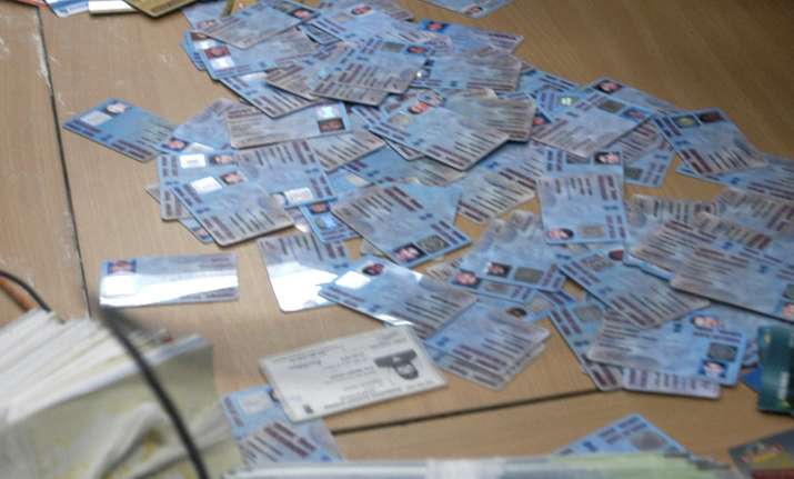 Taxman to issue 7 lakh letters seeking info on non PAN