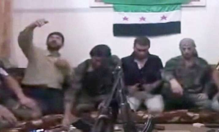 Syrian rebel blows himself up while taking selfie