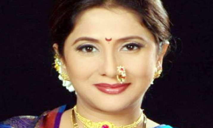 marathi actress complains to Suresh Prabhu on Twitter