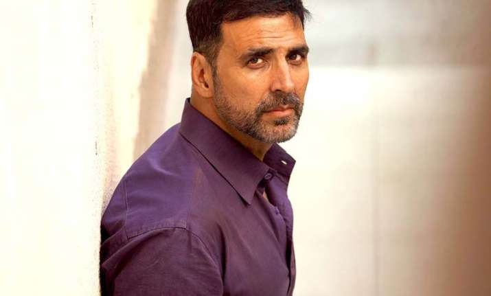 Akshay Kumar praises Mumbai Police constable for his saving