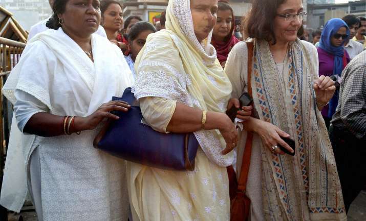 250 women offer prayers at Haji Ali Dargah