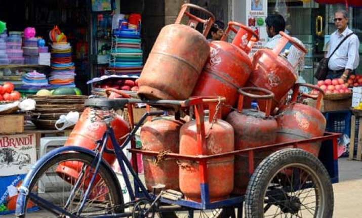 Non-subsidised LPG rates hiked by steep Rs 86 per cylinder