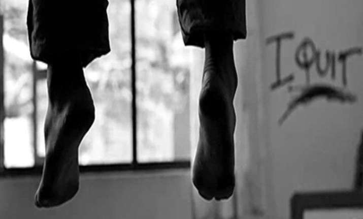 DU girl hangs herself after ex-boyfriend threatens to leak