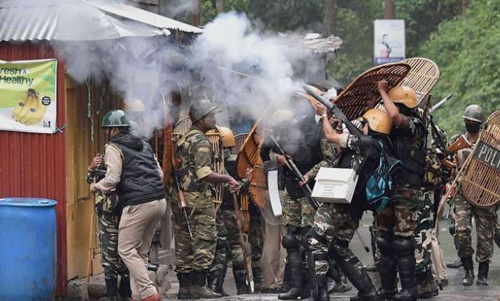 One killed, 35 security personnel injured as Darjeeling