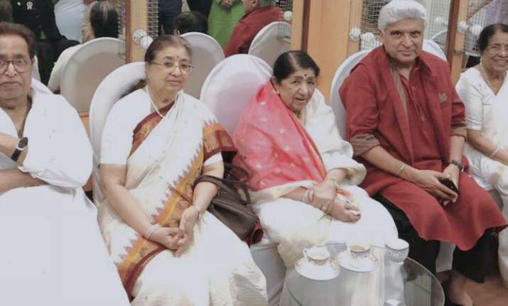 Lata Mangeshkar congratulates Javed Akhtar for receiving