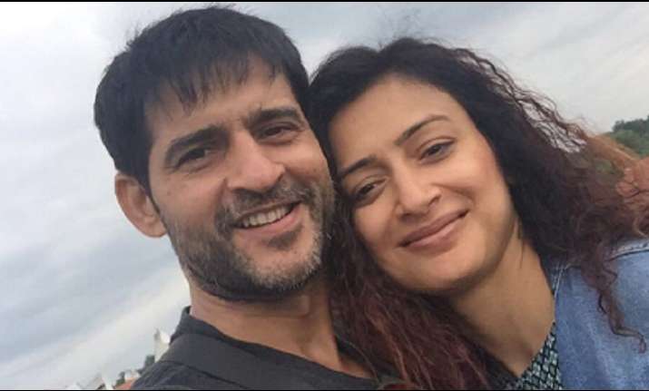 Hiten Tejwani thanks fans and wife for supporting him in