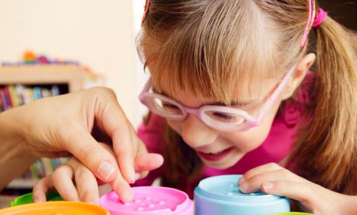 Analytic thought developed for children with sight
