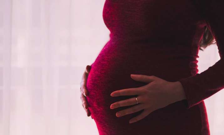 Makeup is not safe during pregnancy. (PC: Google image)