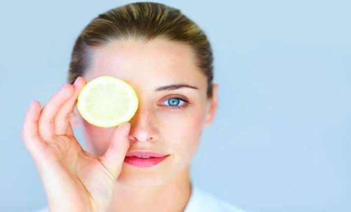 Expert tips to get rid of puffy eyes