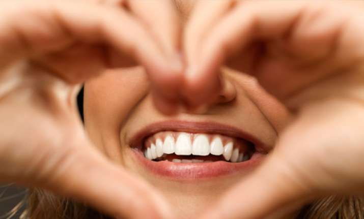 Use natural mouthwashes to combat bad breath