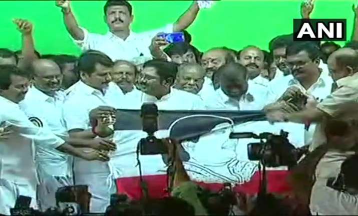 Dhinakaran names his party 'Amma Makkal Munetra Kazhagam'