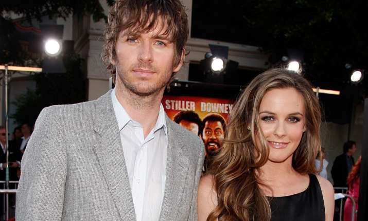 Alicia Silverstone files for divorce from husband