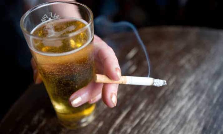 Smoking and drinking increase risk of irregular heart rate,