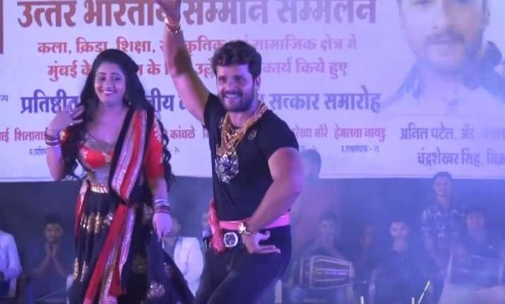Video Khesari Lal Yadav Sets The Stage On Fire With Ritu Singh